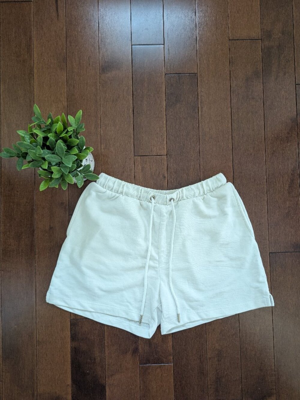 4/$25 H&M NEUTRAL BEIGE COTTON SWEATSHORTS